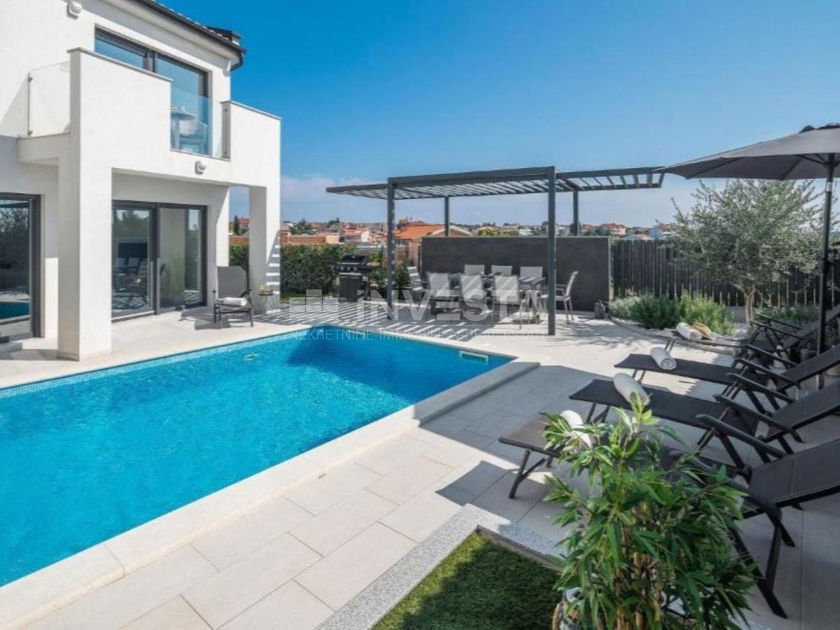 Villa con piscina, vista mare e appartamento aggiuntivo