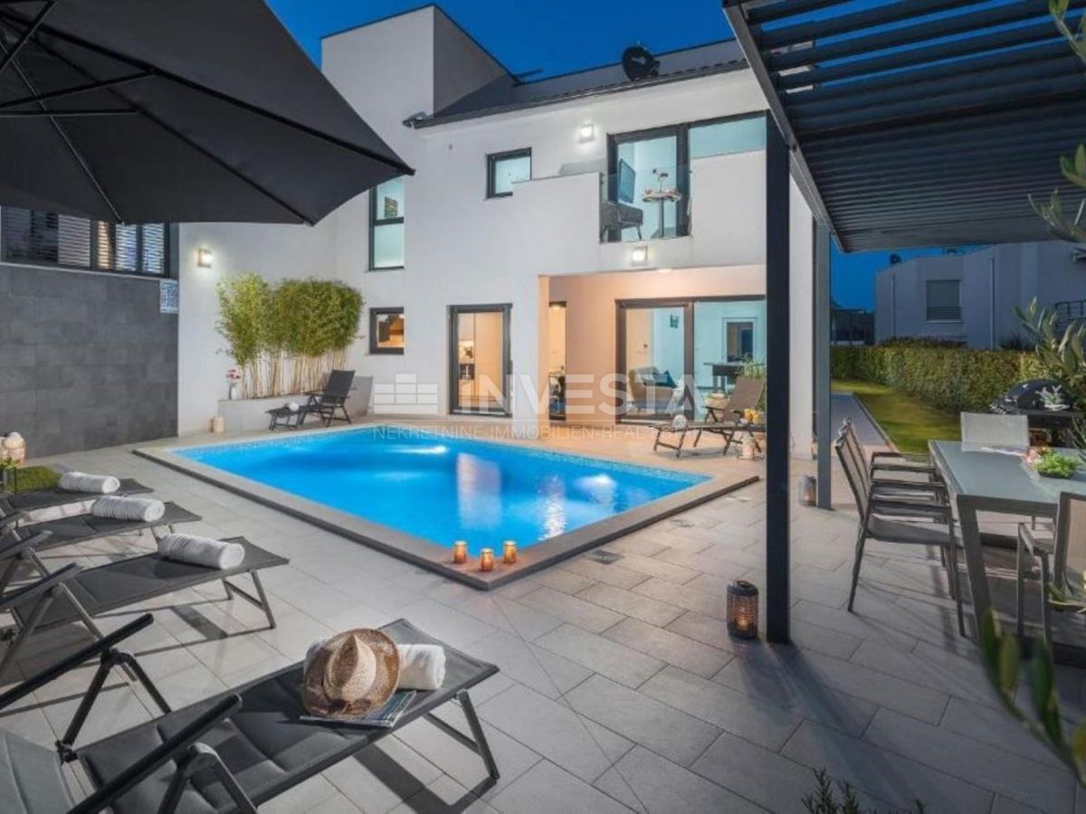 Villa con piscina, vista mare e appartamento aggiuntivo