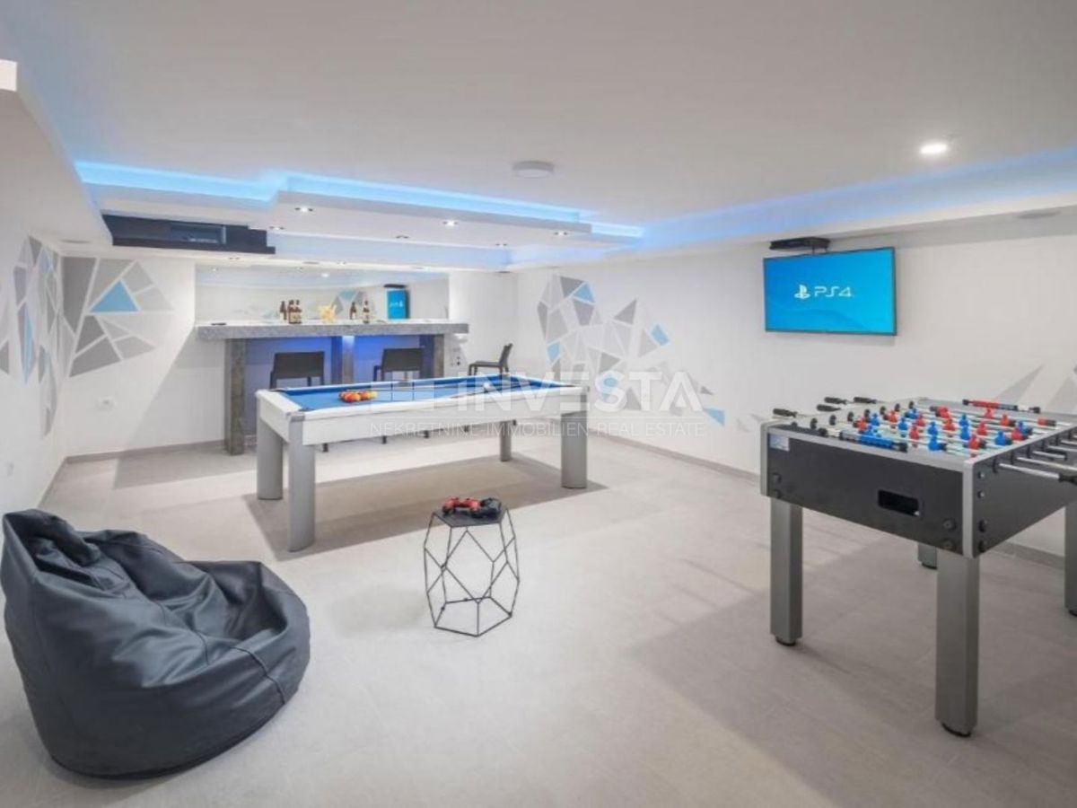 Villa con piscina, vista mare e appartamento aggiuntivo