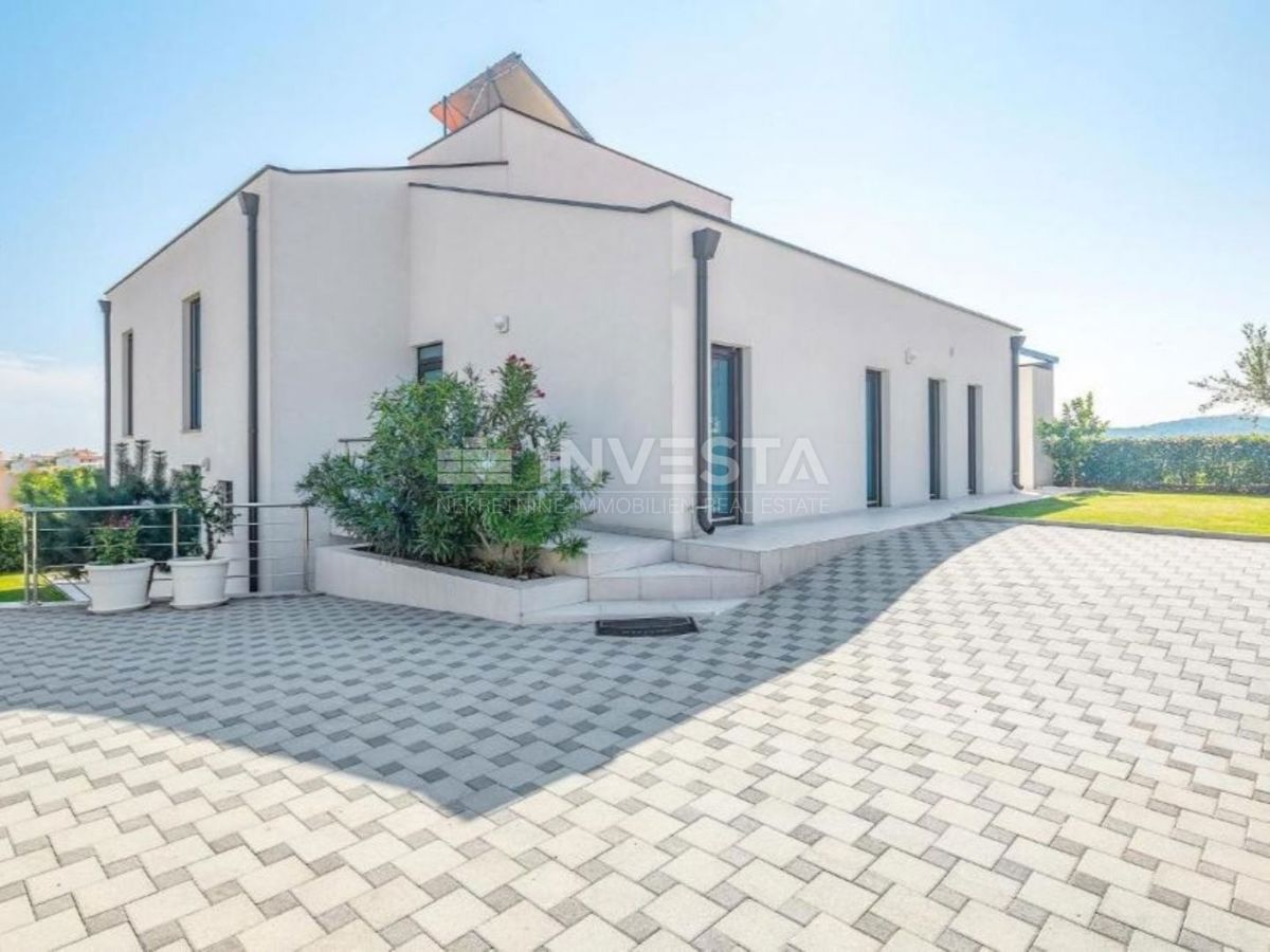 Villa con piscina, vista mare e appartamento aggiuntivo