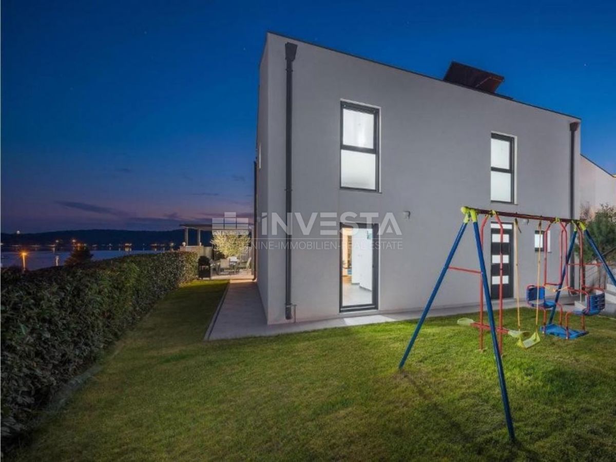 Villa con piscina, vista mare e appartamento aggiuntivo