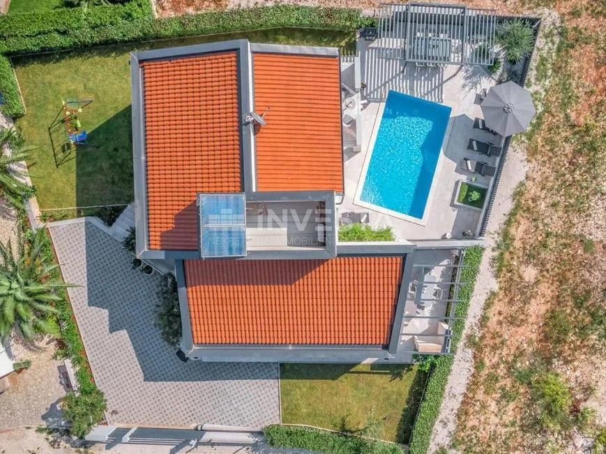 Villa con piscina, vista mare e appartamento aggiuntivo