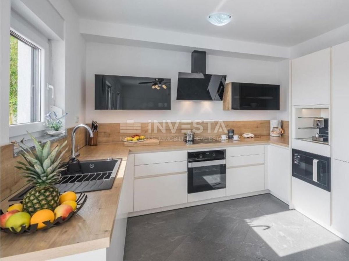 Villa con piscina, vista mare e appartamento aggiuntivo