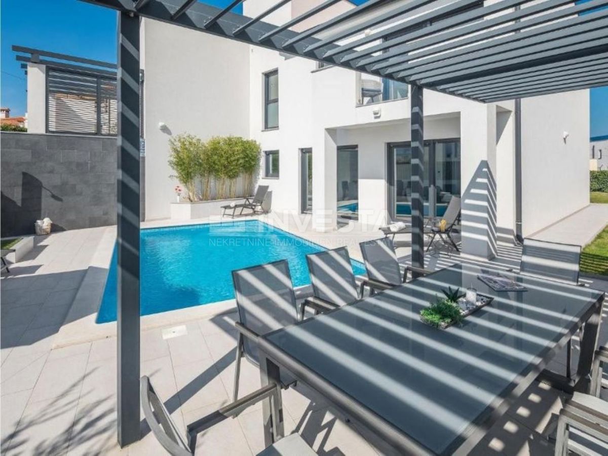 Villa con piscina, vista mare e appartamento aggiuntivo