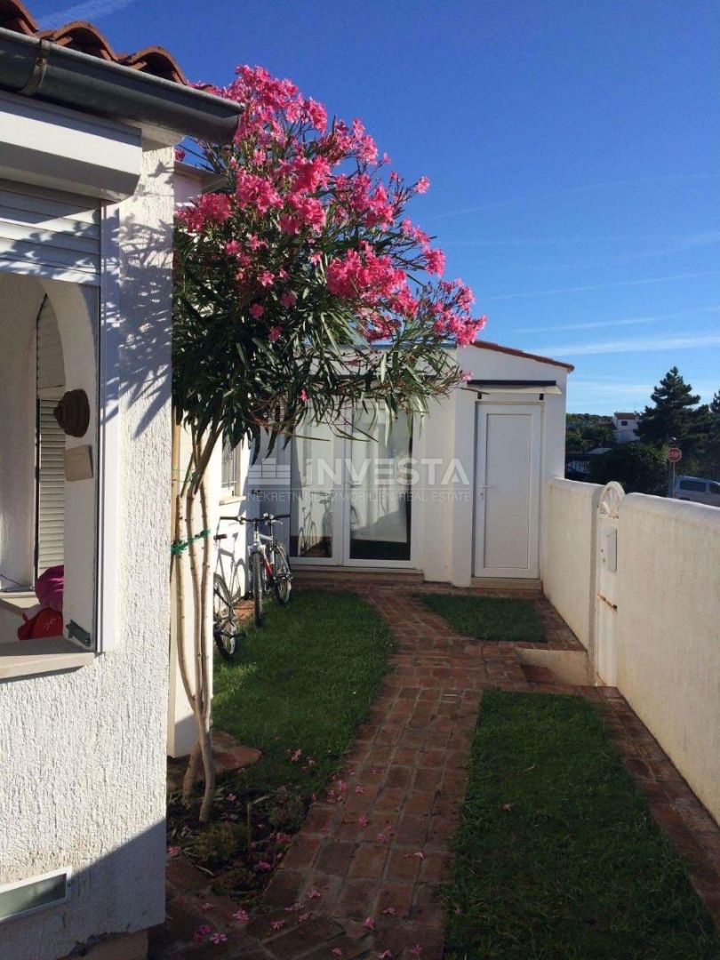 Barbariga, casa al piano terra con parcheggio, superficie 90m²