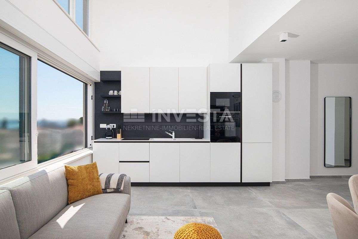 Fažana, Ampio Penthouse con Vista Mare