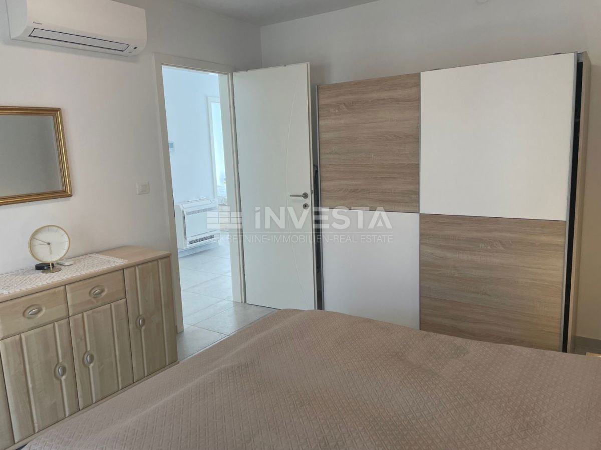 Centro di Pula, appartamento nuovo al primo piano, grande cortile con casetta e garage