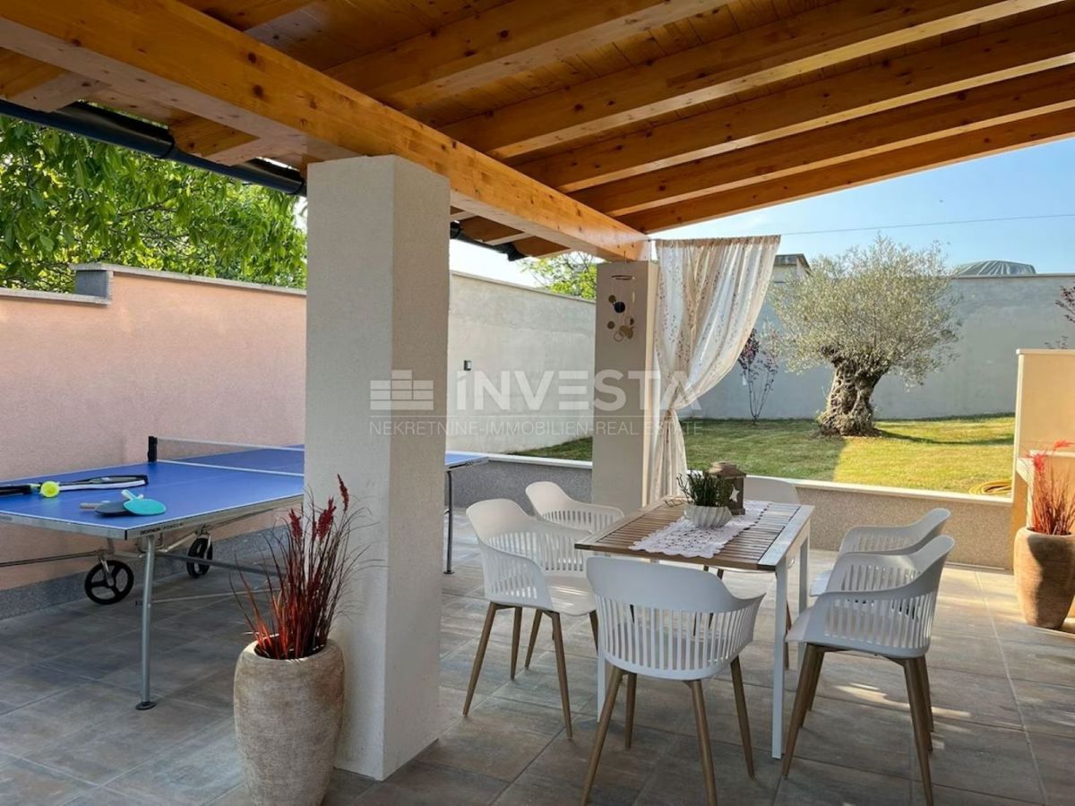 Barban, dintorni, casa con due appartamenti, piscina