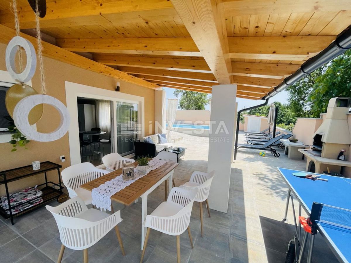 Barban, dintorni, casa con due appartamenti, piscina