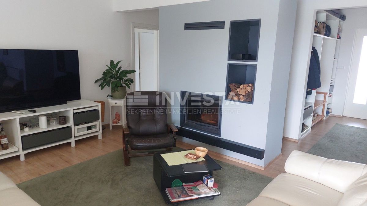 Casa intelligente con piscina