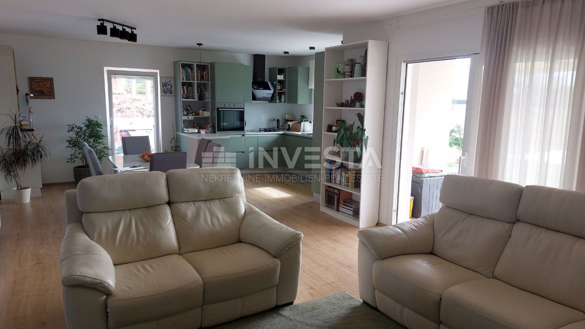 Casa intelligente con piscina