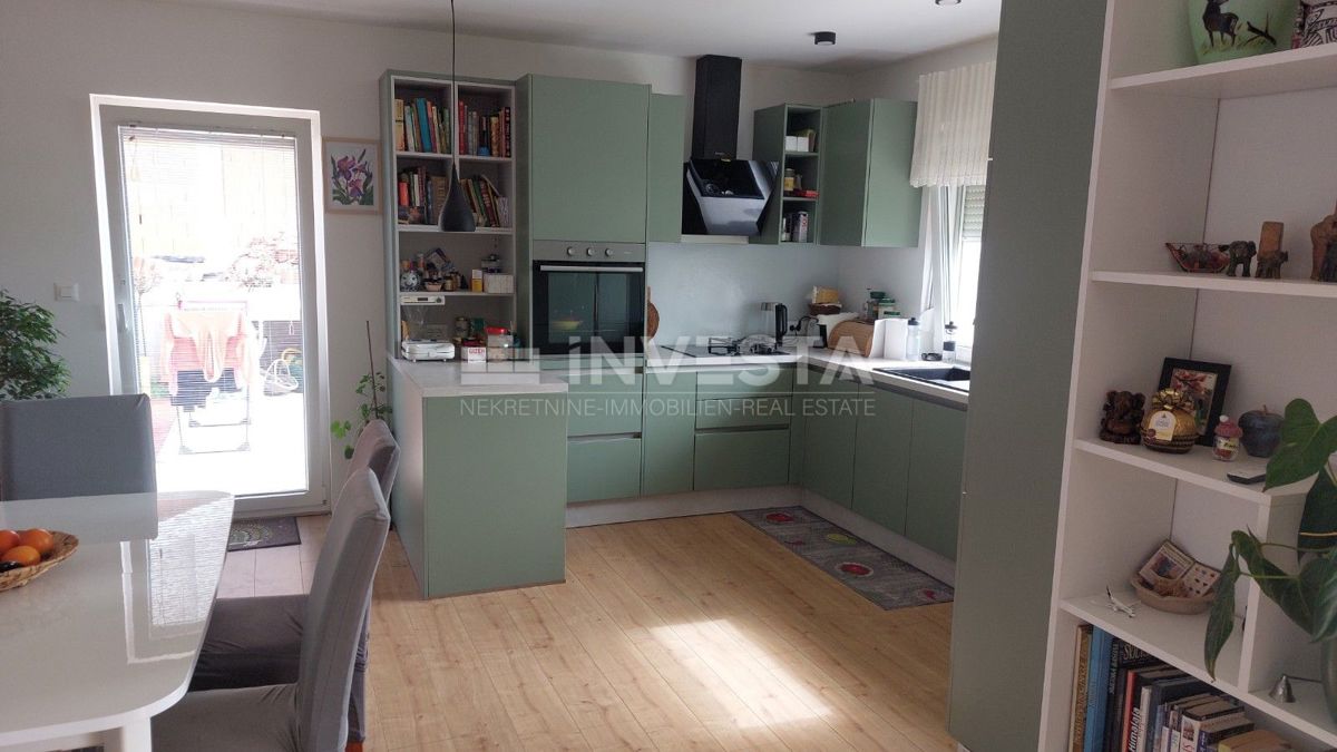 Casa intelligente con piscina