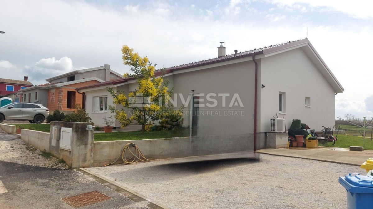 Casa intelligente con piscina