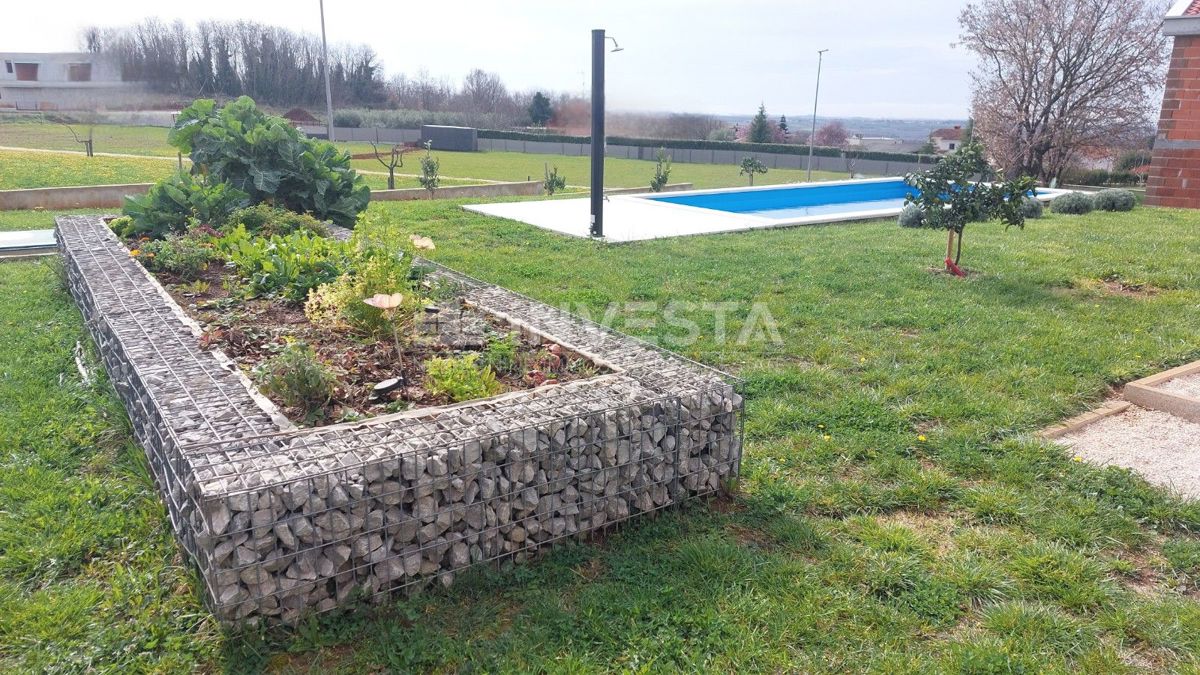 Casa intelligente con piscina