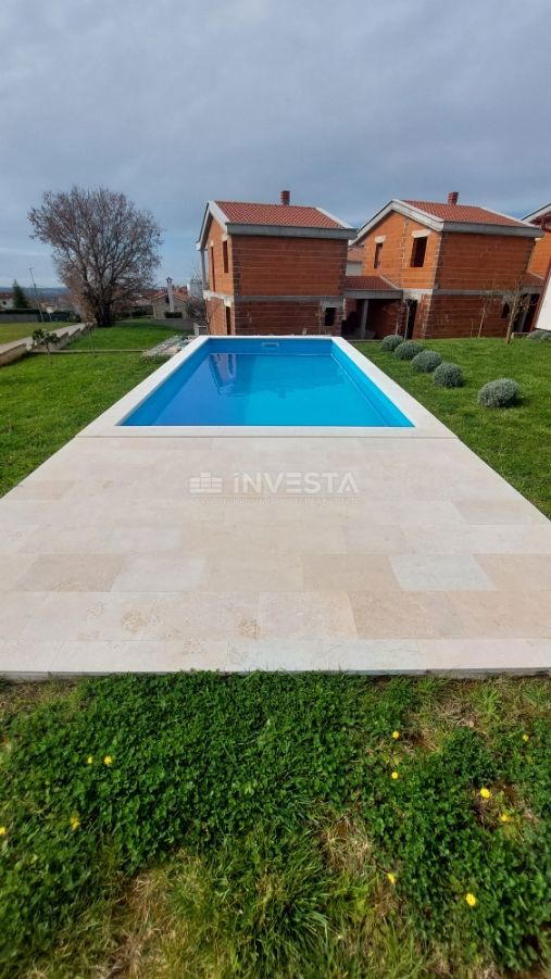 Casa intelligente con piscina