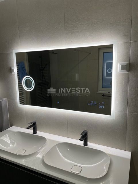 Casa intelligente con piscina