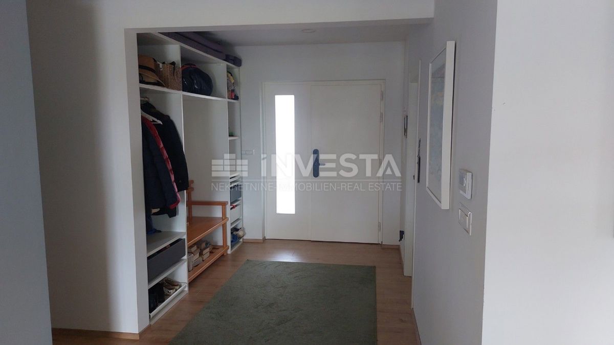 Casa intelligente con piscina