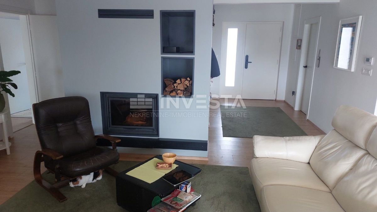 Casa intelligente con piscina