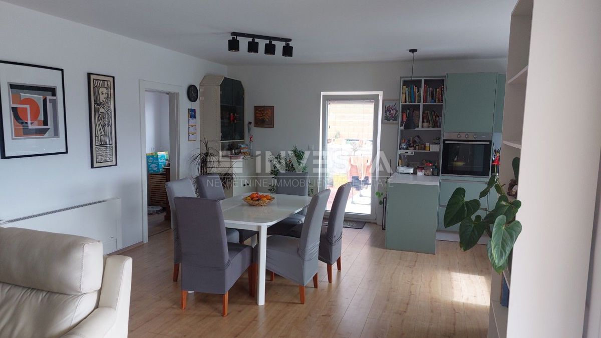 Casa intelligente con piscina