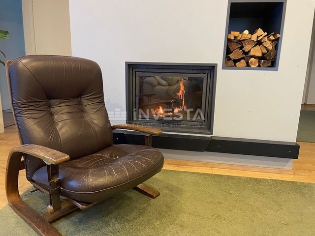 Casa intelligente con piscina