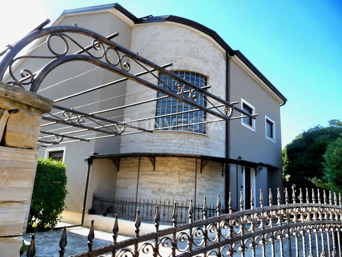 Umag, villa arredata in una posizione esclusiva vicino al mare