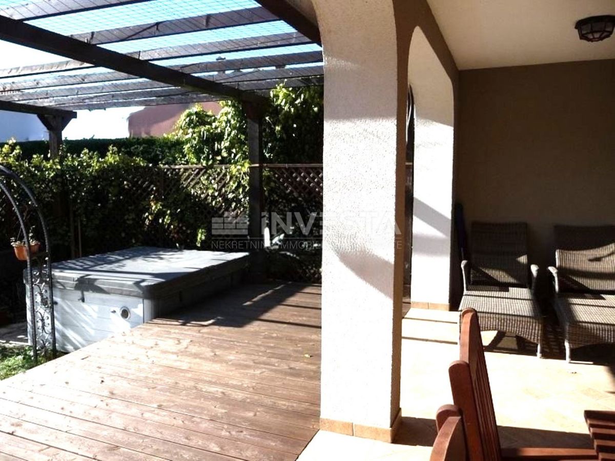 Umag, villa arredata in una posizione esclusiva vicino al mare