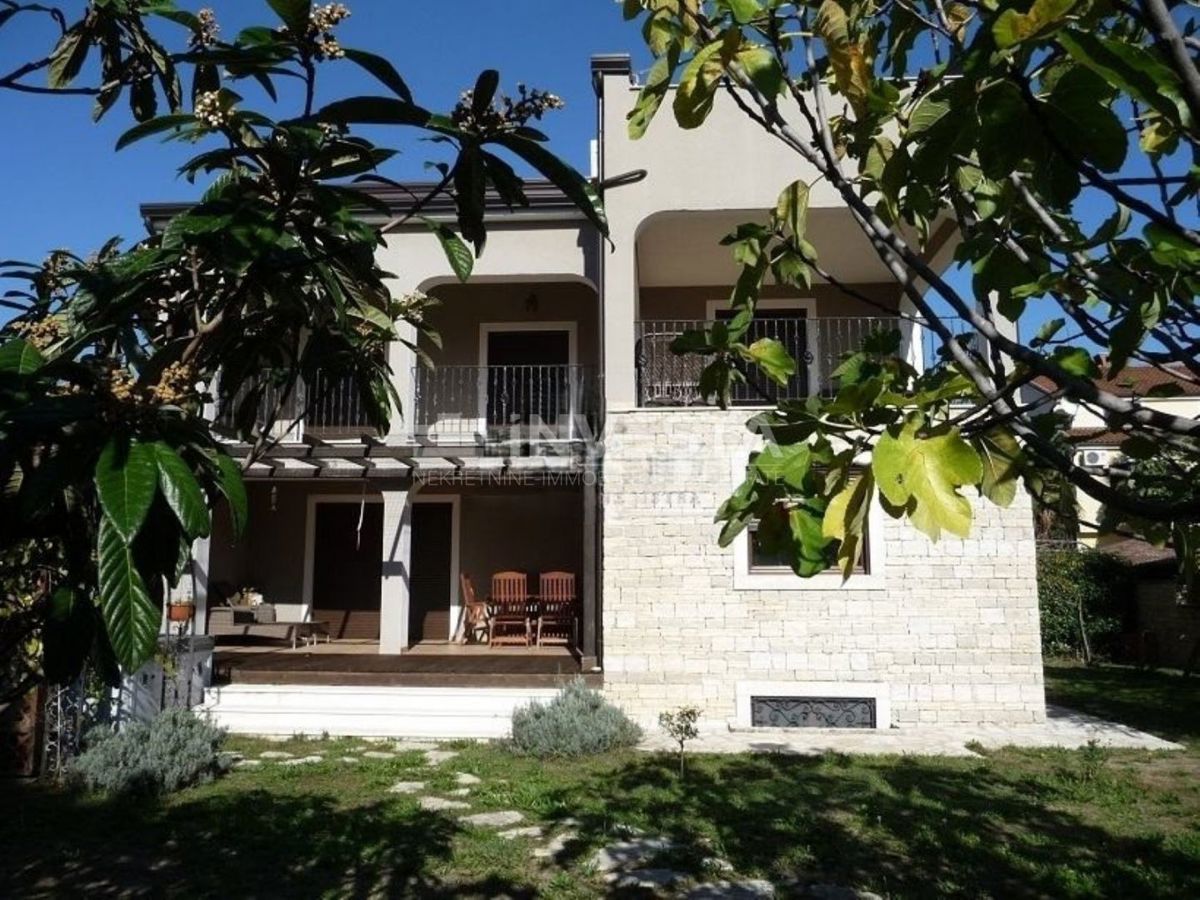 Umag, villa arredata in una posizione esclusiva vicino al mare