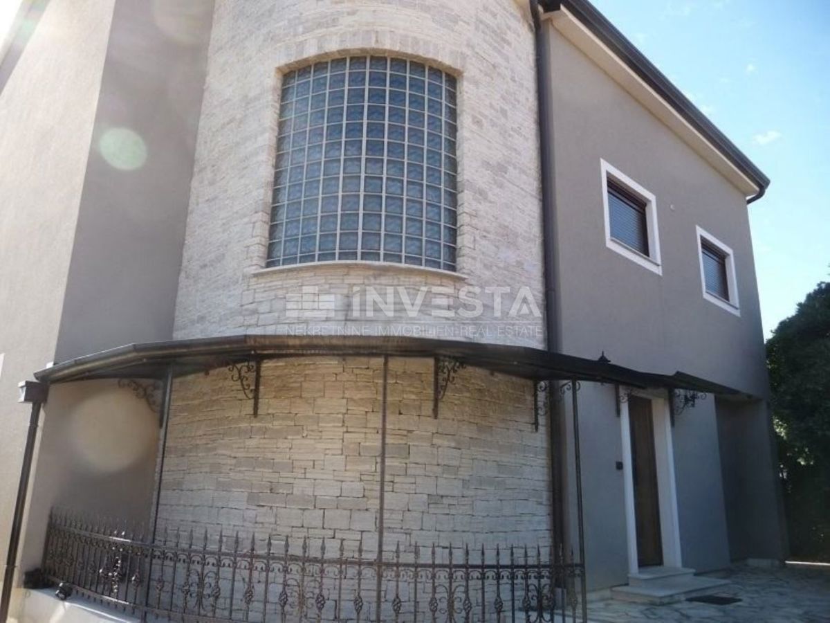 Umag, villa arredata in una posizione esclusiva vicino al mare