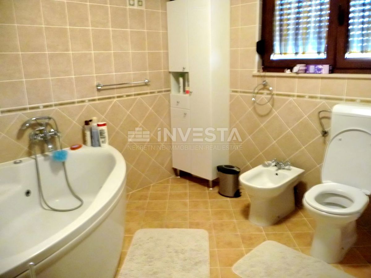 Umag, villa arredata in una posizione esclusiva vicino al mare