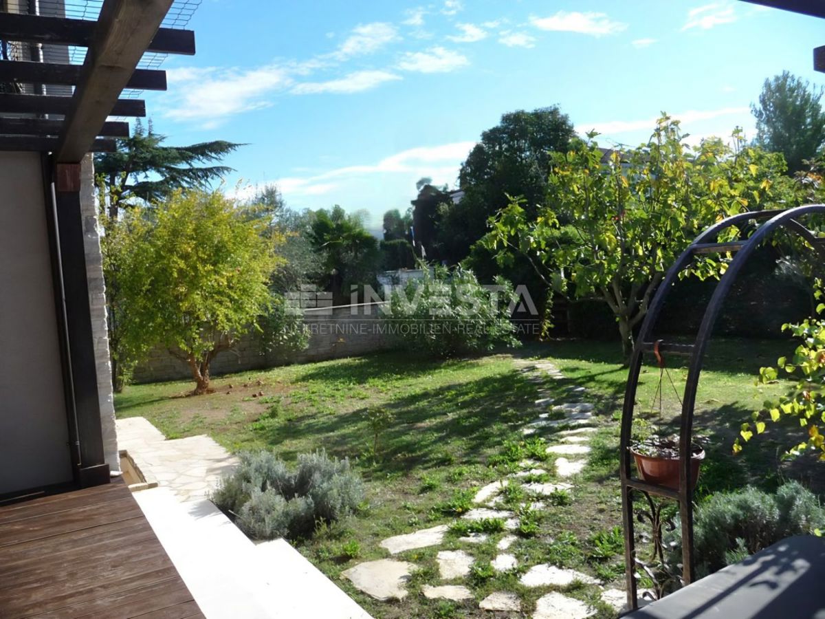 Umag, villa arredata in una posizione esclusiva vicino al mare