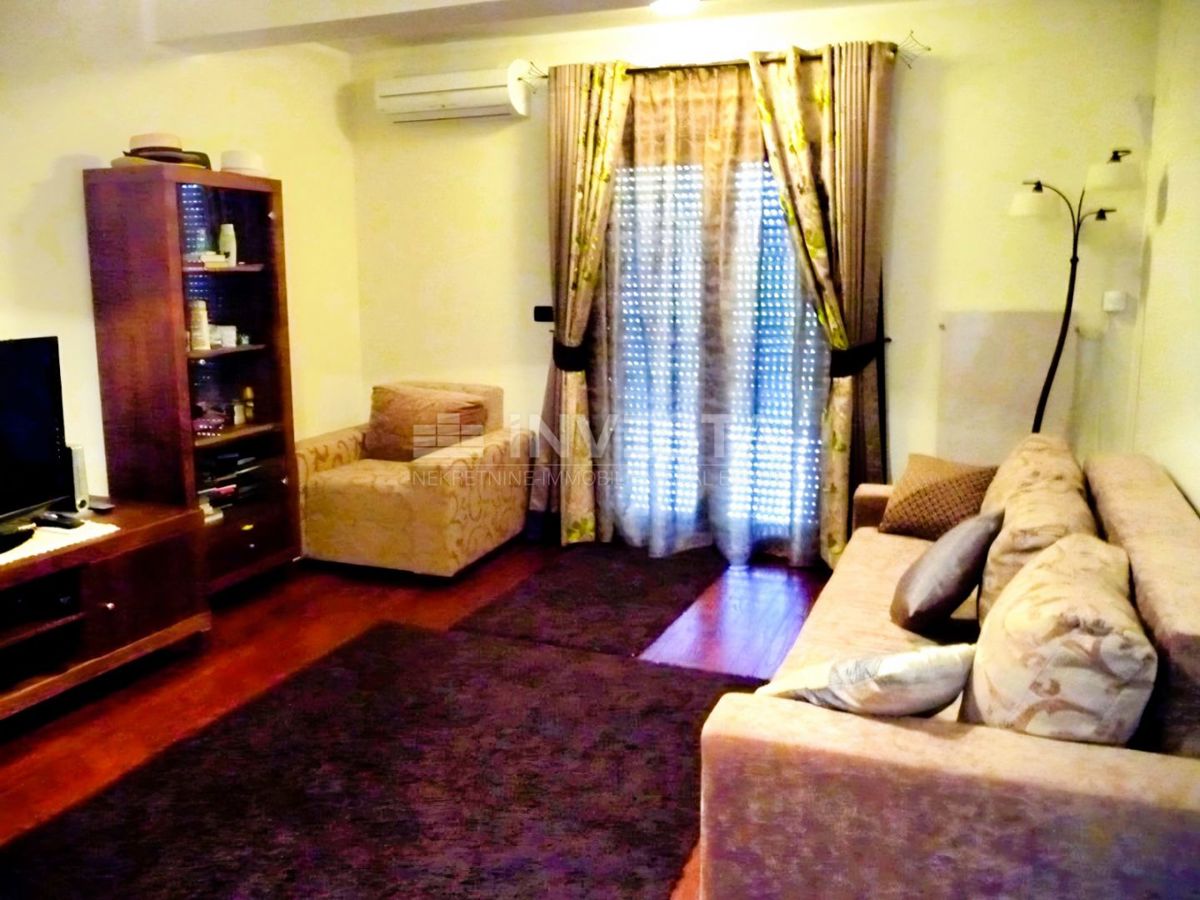 Umag, villa arredata in una posizione esclusiva vicino al mare