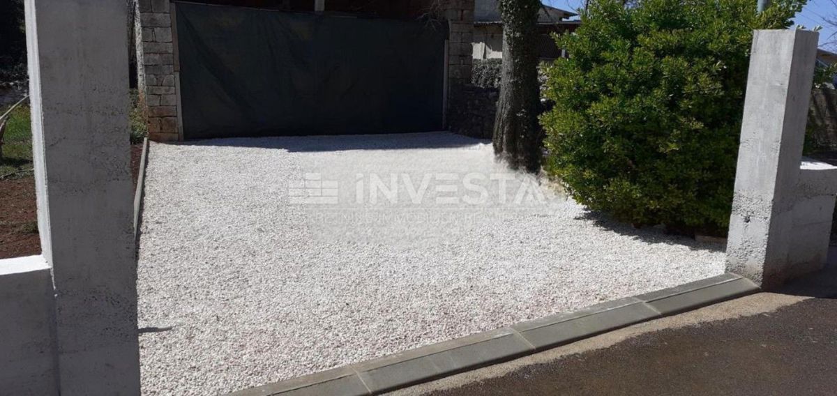 Casa con terreno edificabile nei dintorni di Pisino