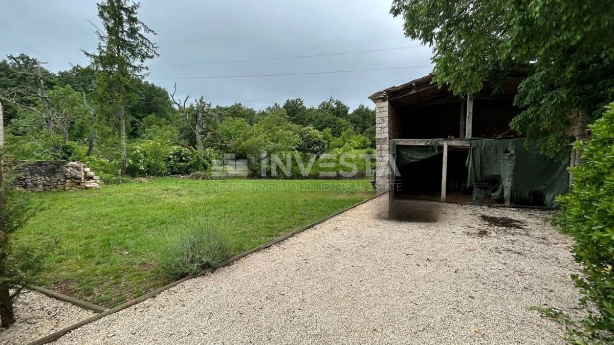 Casa con terreno edificabile nei dintorni di Pisino