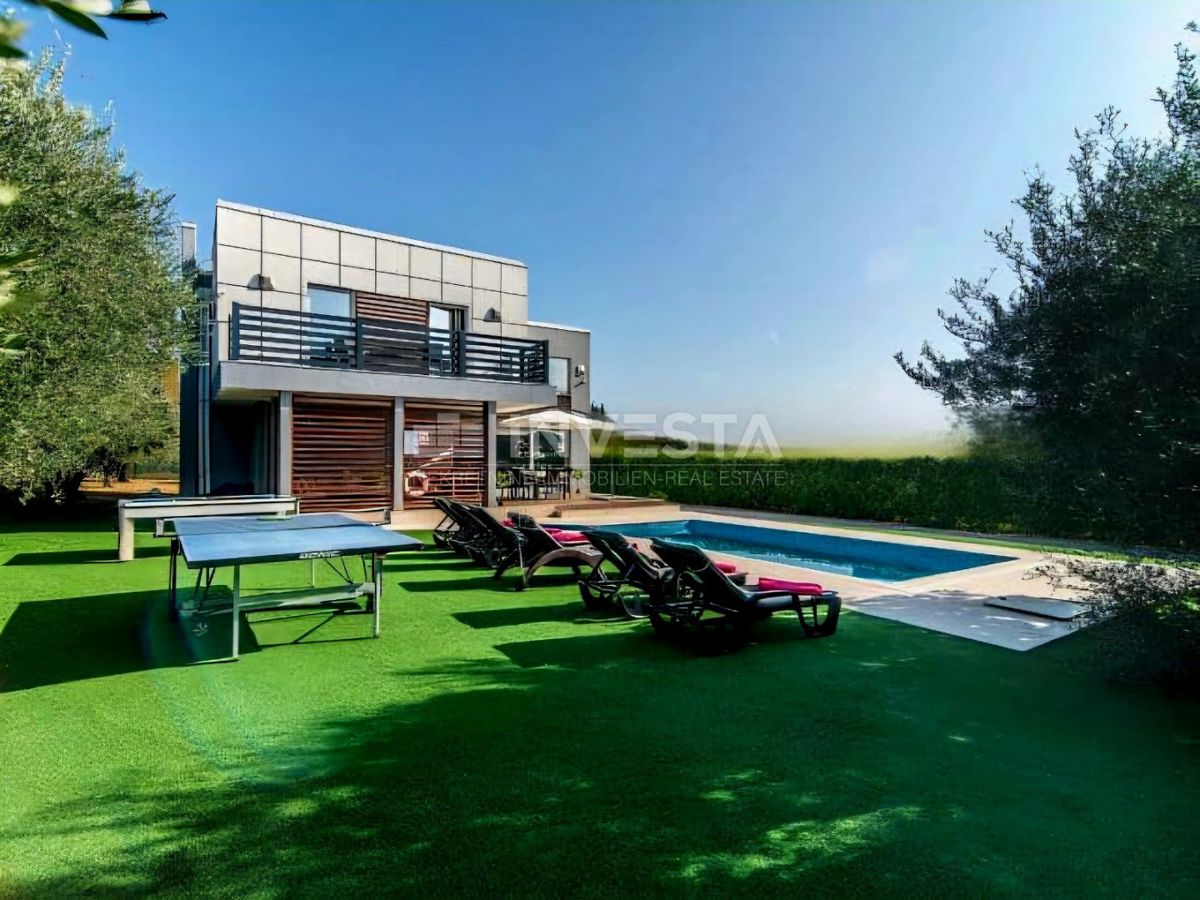 Vodnjan, villa impressionante con piscina riscaldata, ampio giardino