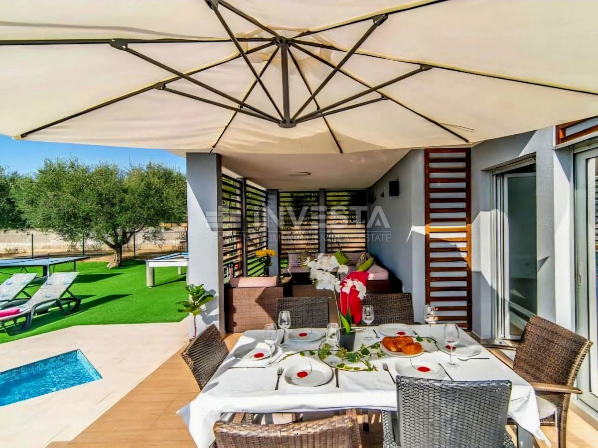 Vodnjan, villa impressionante con piscina riscaldata, ampio giardino