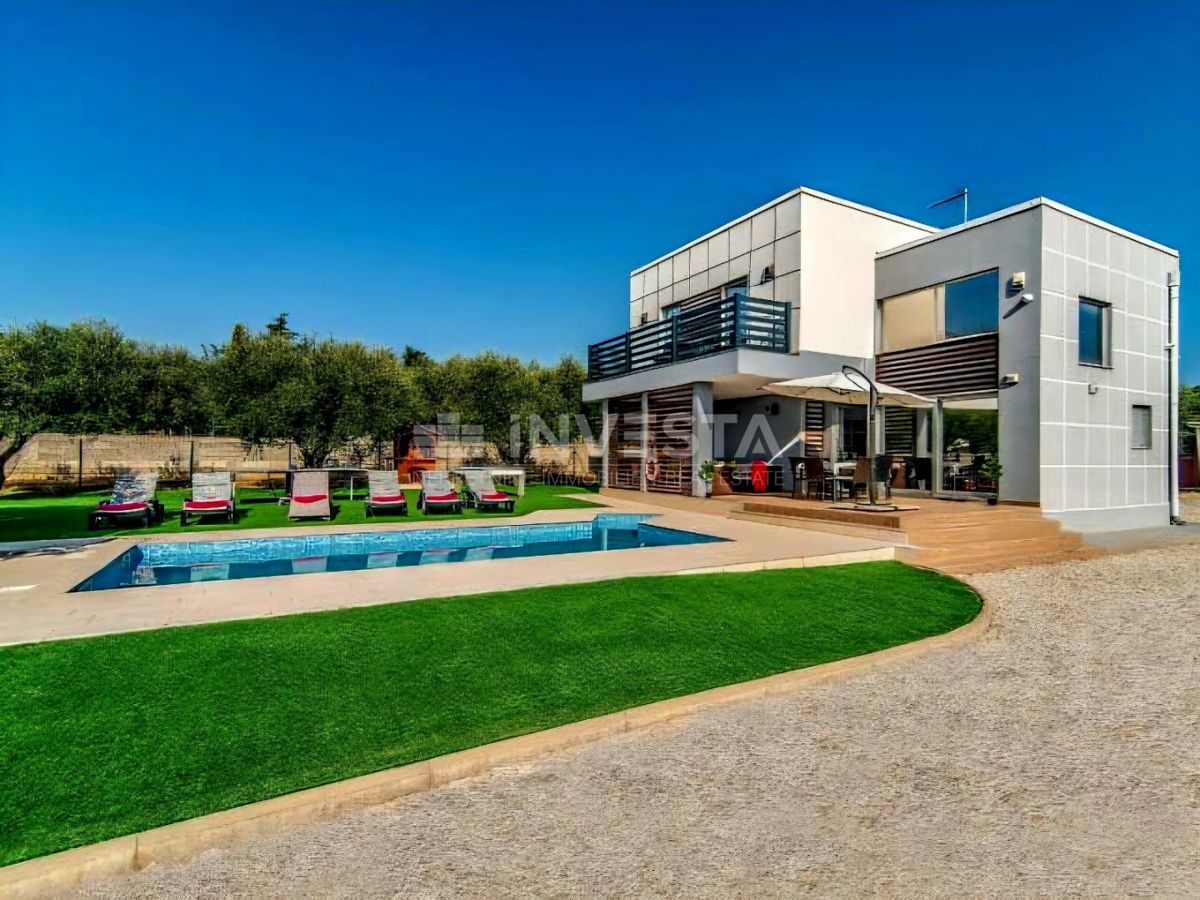 Vodnjan, villa impressionante con piscina riscaldata, ampio giardino