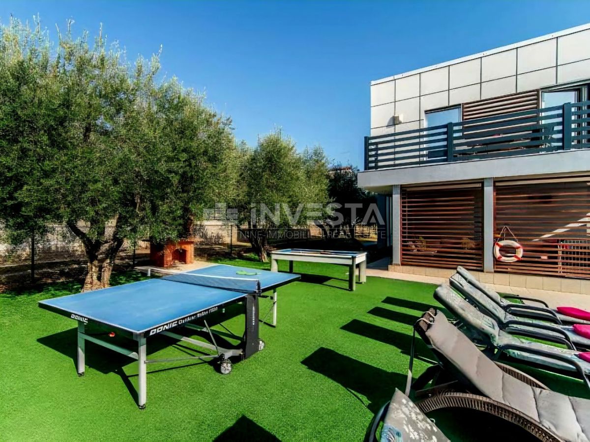 Vodnjan, villa impressionante con piscina riscaldata, ampio giardino