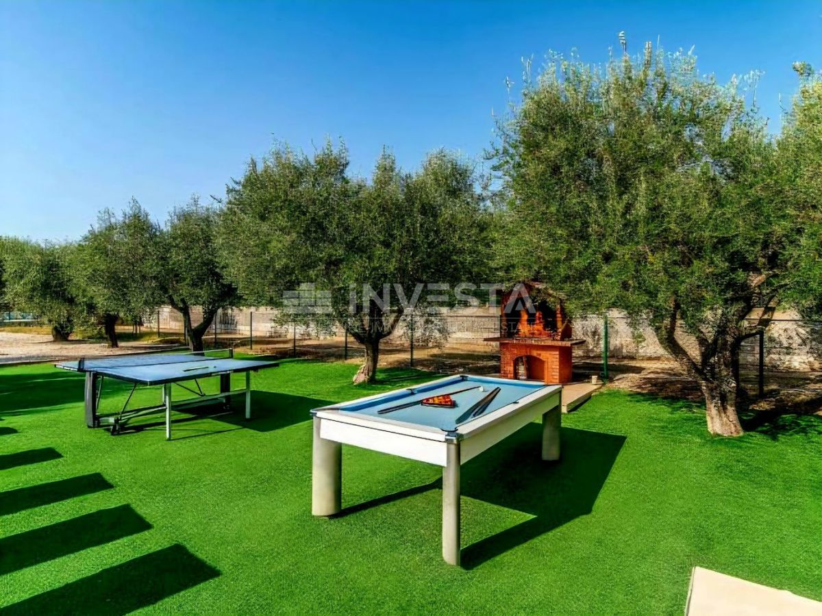 Vodnjan, villa impressionante con piscina riscaldata, ampio giardino