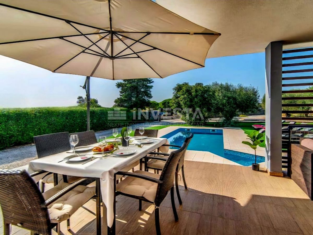 Vodnjan, villa impressionante con piscina riscaldata, ampio giardino