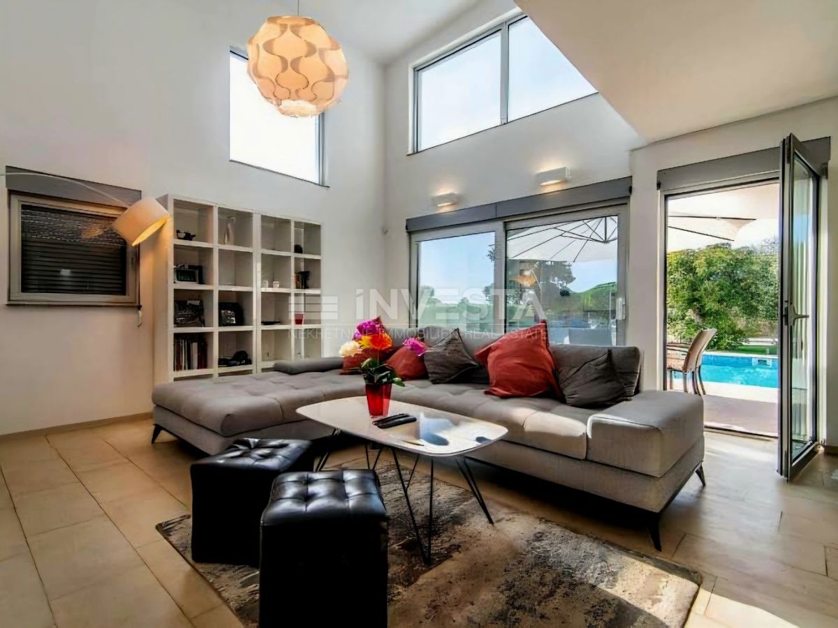 Vodnjan, villa impressionante con piscina riscaldata, ampio giardino