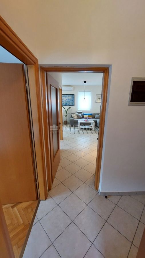 Novigrad, appartamento 52 m², due camere da letto, parcheggio