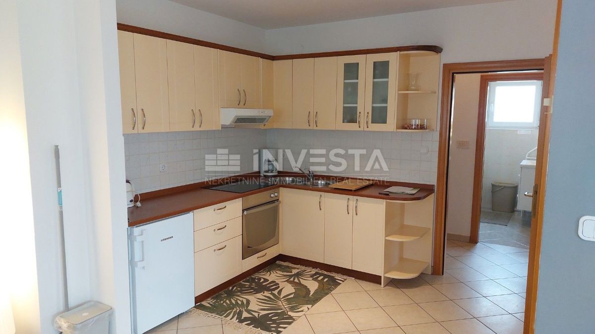 Novigrad, appartamento 52 m², due camere da letto, parcheggio