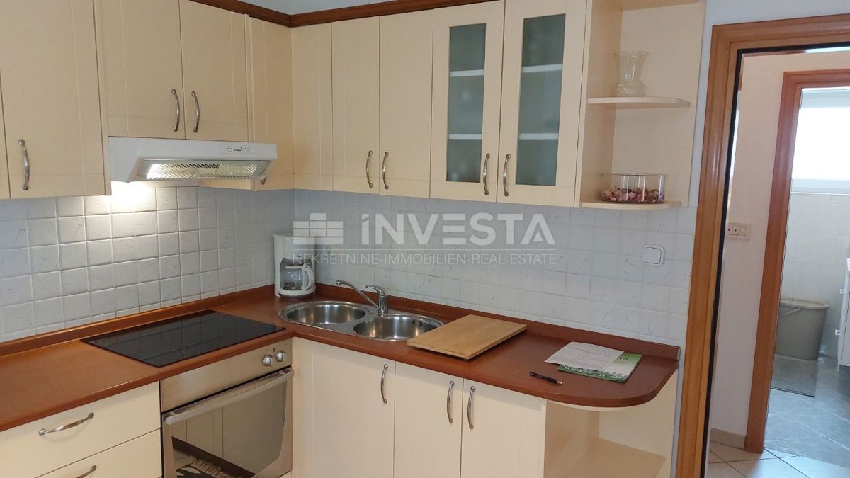 Novigrad, appartamento 52 m², due camere da letto, parcheggio