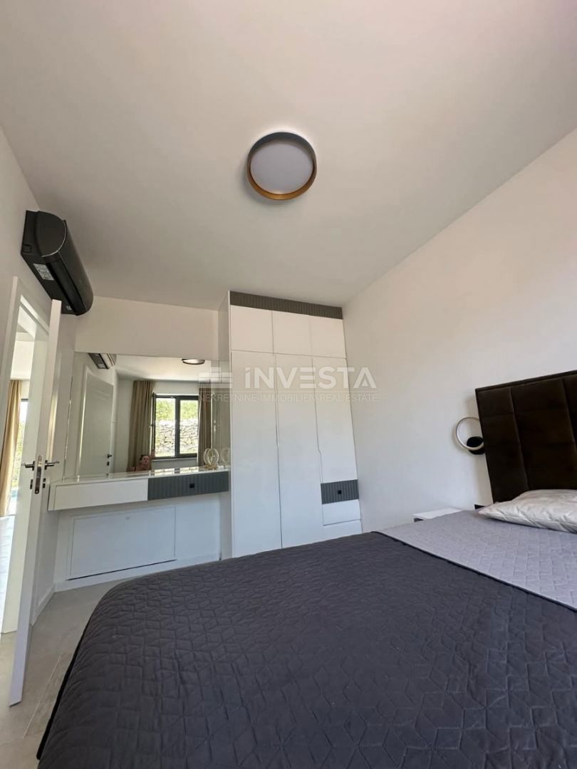 Dintorni di Labina, moderna villa al piano terra di 2 unità abitative, NUOVA!