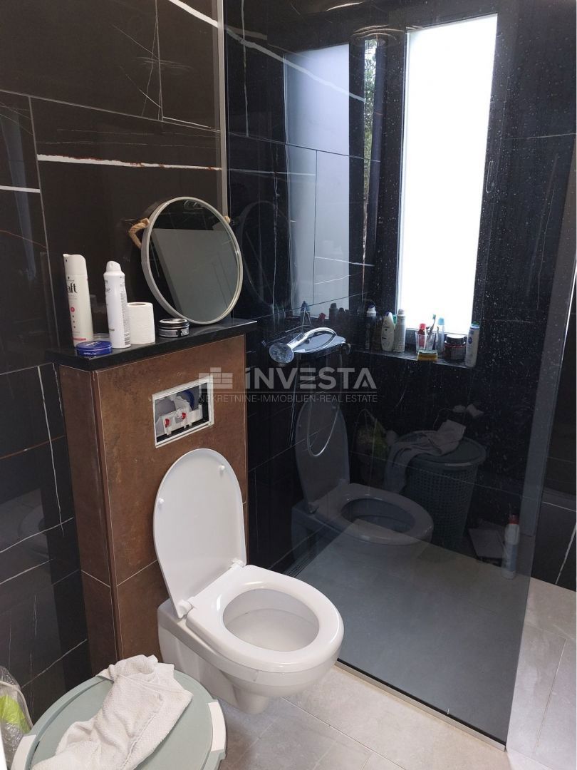 Dintorni di Labina, moderna villa al piano terra di 2 unità abitative, NUOVA!