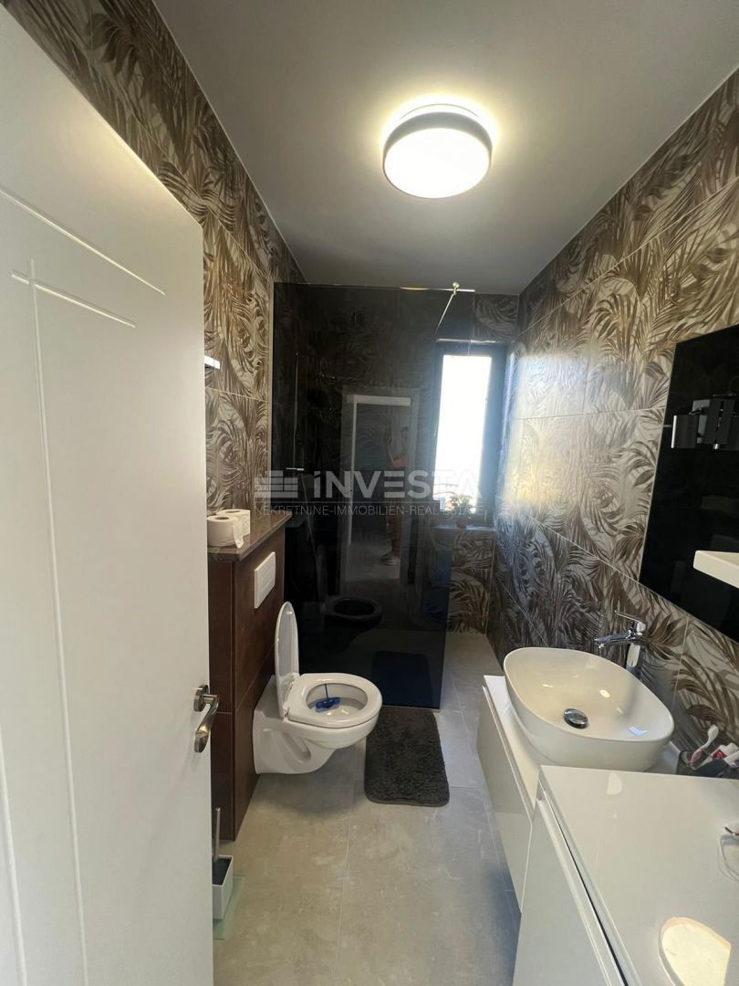 Dintorni di Labina, moderna villa al piano terra di 2 unità abitative, NUOVA!