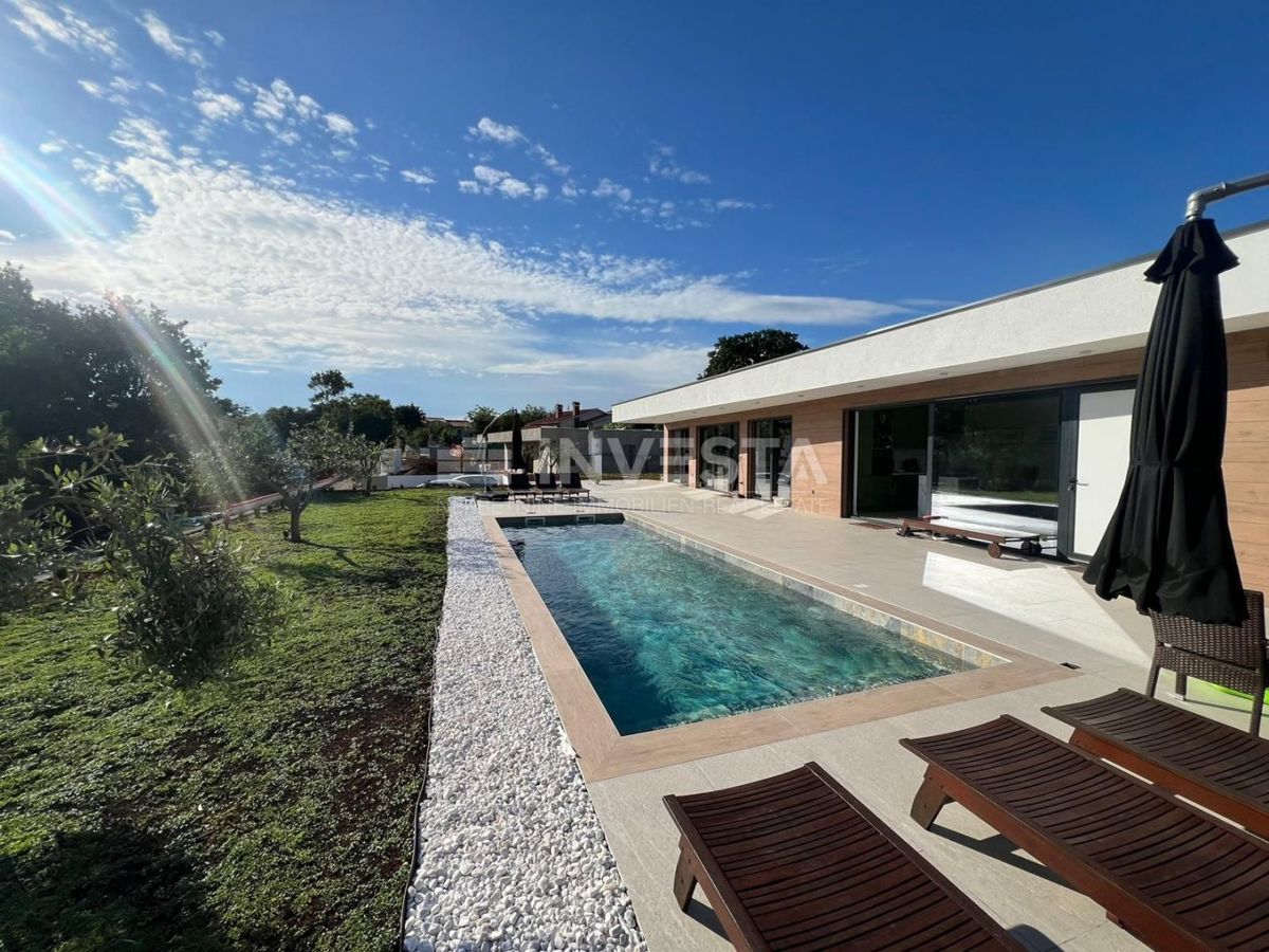 Dintorni di Labina, moderna villa al piano terra di 2 unità abitative, NUOVA!