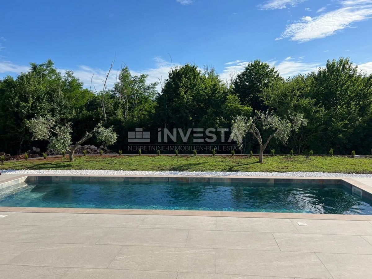 Dintorni di Labina, moderna villa al piano terra di 2 unità abitative, NUOVA!