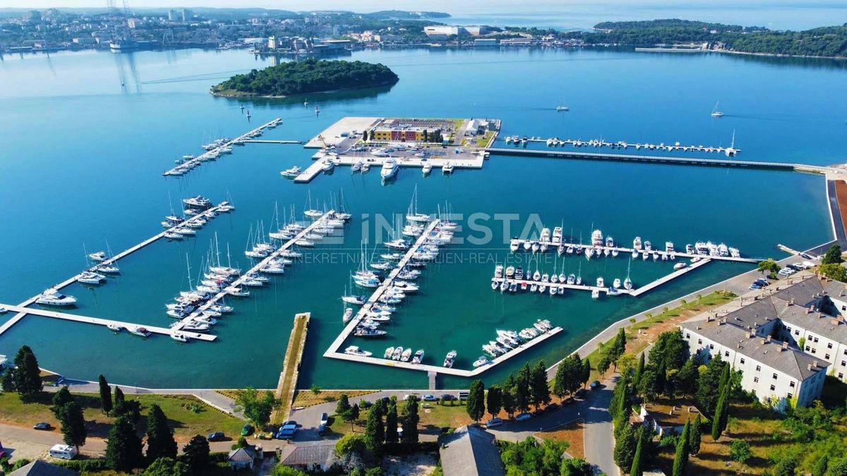 Pola - attraenti terreni edificabili a 200 metri dal mare
