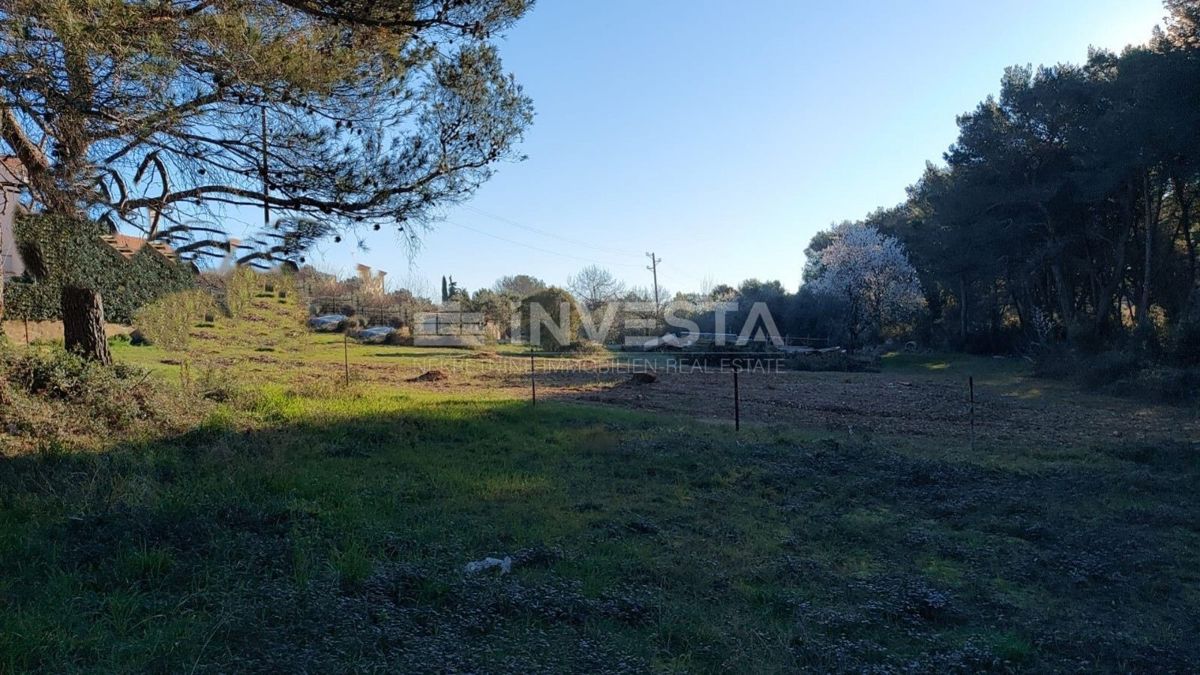 Pola - attraenti terreni edificabili a 200 metri dal mare
